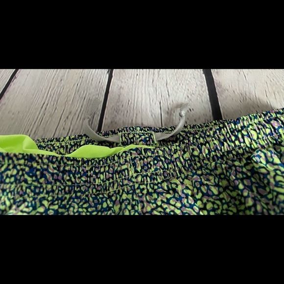 Nike Tempo Shorts Neon Leopard Sz xS - Picture 6 of 7
